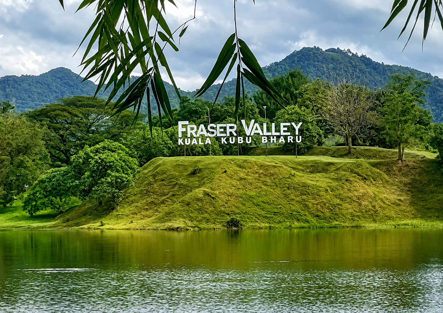 Fraser Valley fishing park sign overlooking the lake in Kuala Kubu Bharu